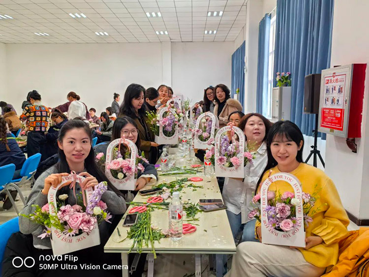 【mg电玩娱乐在线网址】开展“指尖花艺 绽放魅力芳华”主题活动